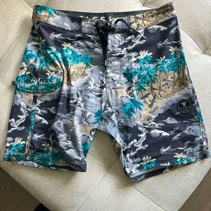 Vissla Hoffman fabrics design Boardshorts men’s size 32 , like new nice 👍🏼